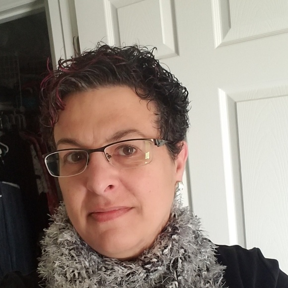 Meet your Posher Vicky - Picture 1 of 4